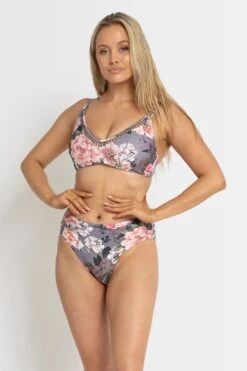 Sunseeker Abelia Ruched Midrise Pant